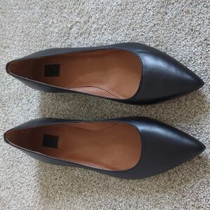 New Frye size 9 black pointy toe flats